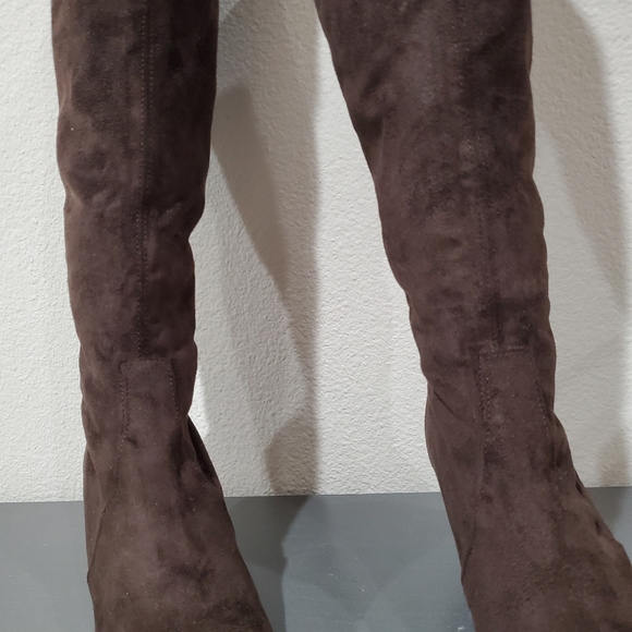 DONALD PLINER CHOCOLATE SUEDE LEATHER BOOTS. 6.5 - Picture 7 of 16